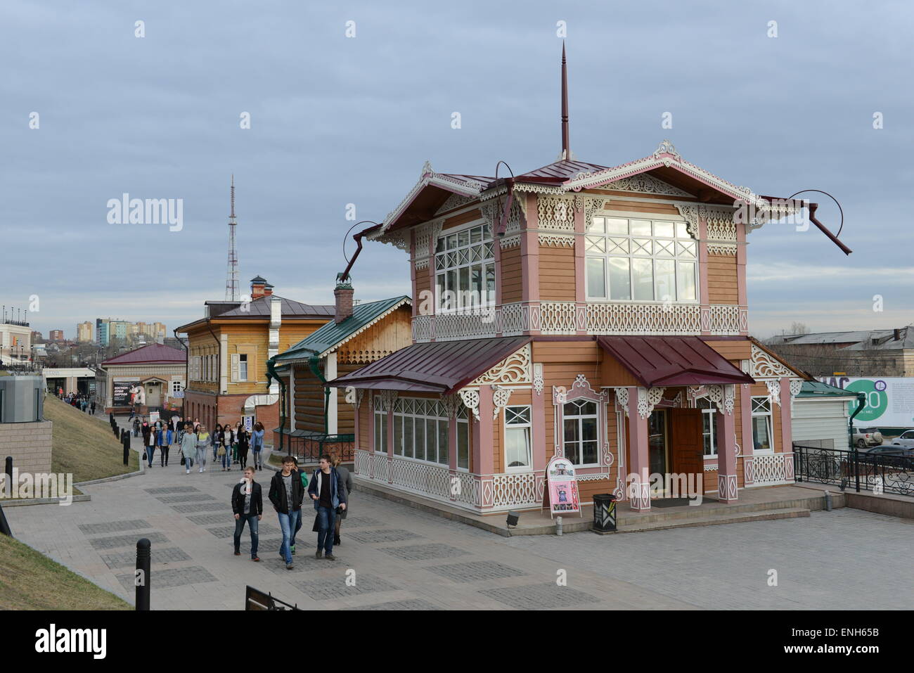 130 Kvartal Irkutsk è più popolare area di intrattenimento. Ristoranti, club e bar situato nella vecchia tradizionali case russe. Foto Stock