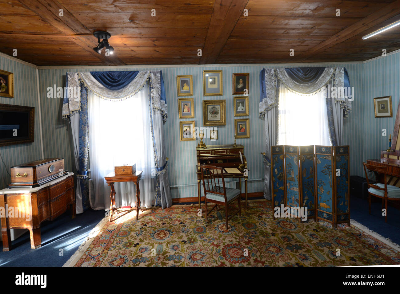 Vista interna di una delle belle camere del Volkonsky casa museo di Irkutsk. Foto Stock