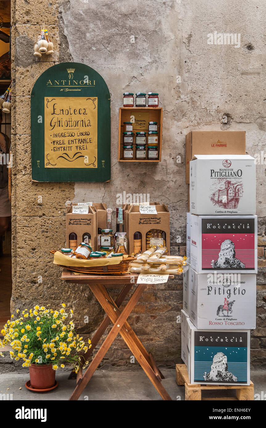 Mercato italiano, Ghiottornia, a Pitigliano, Provincia di Grosseto, Toscana, Italia Foto Stock