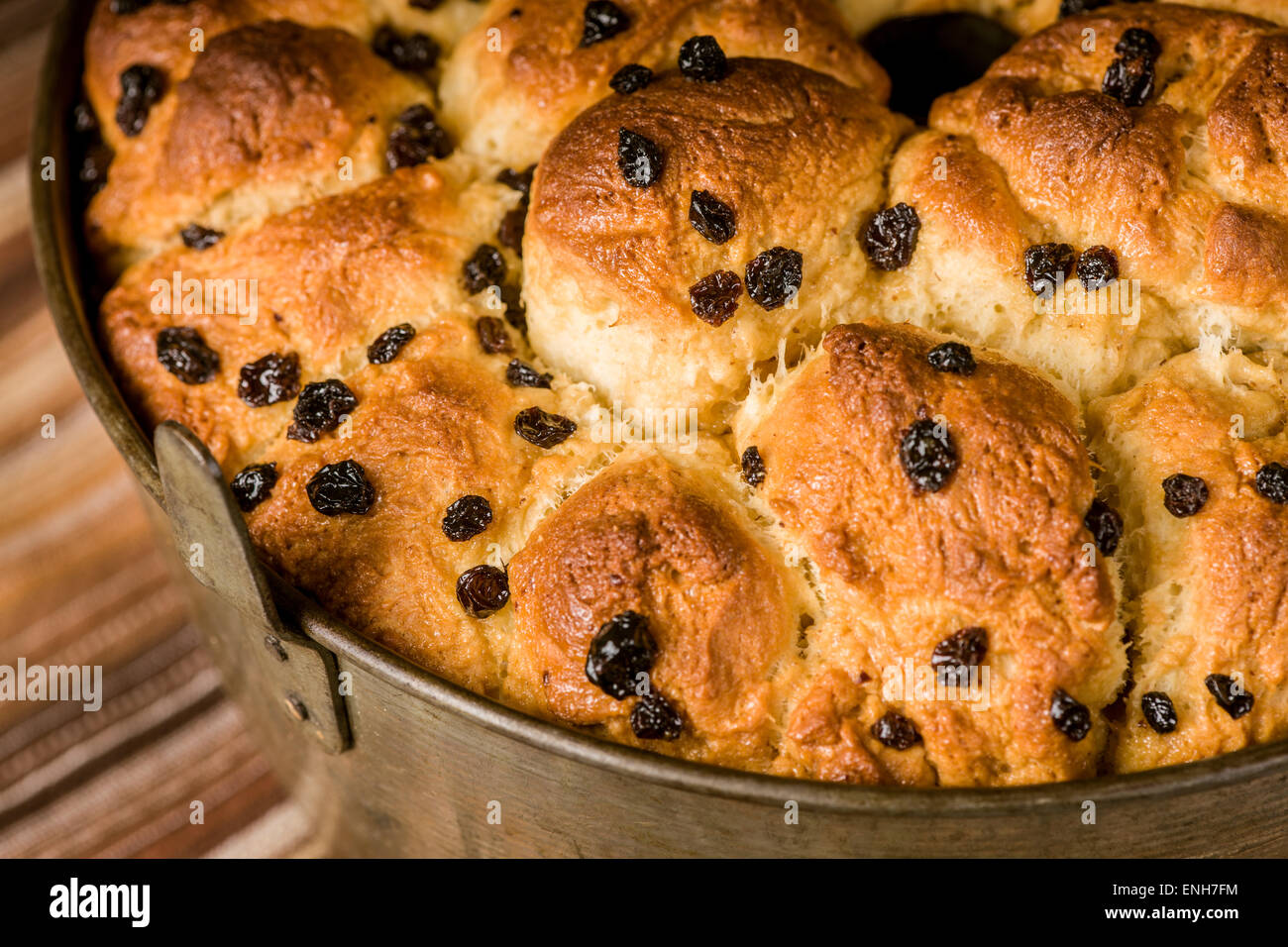 Appena sfornato il pane di scimmia, chiamato anche monkey puzzle pane, pane appiccicosa, African coffee cake, Golden crown & pinch-me torta Foto Stock