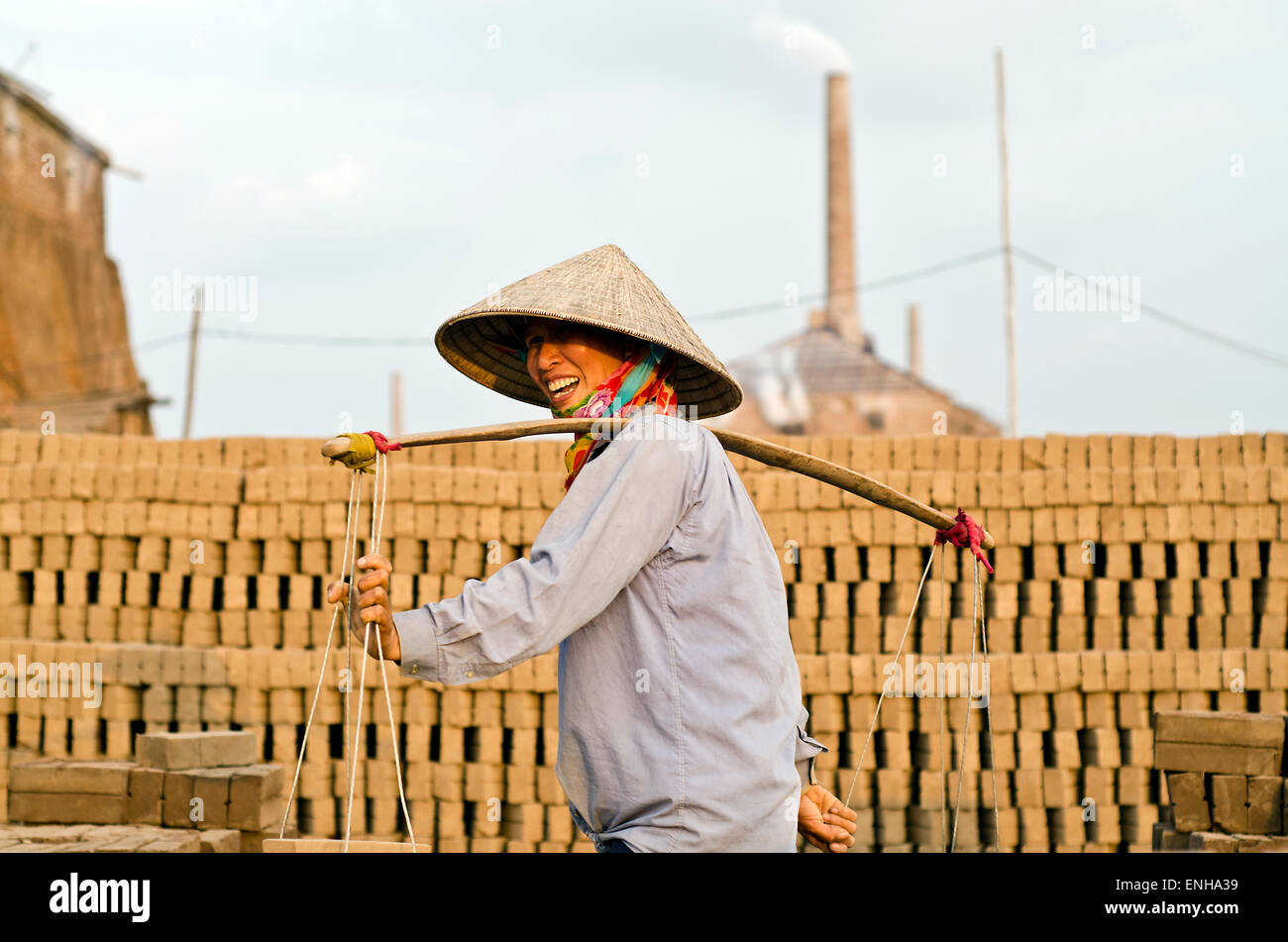 Fabbrica di mattoni alla periferia di Hanoi, Vietnam Foto Stock