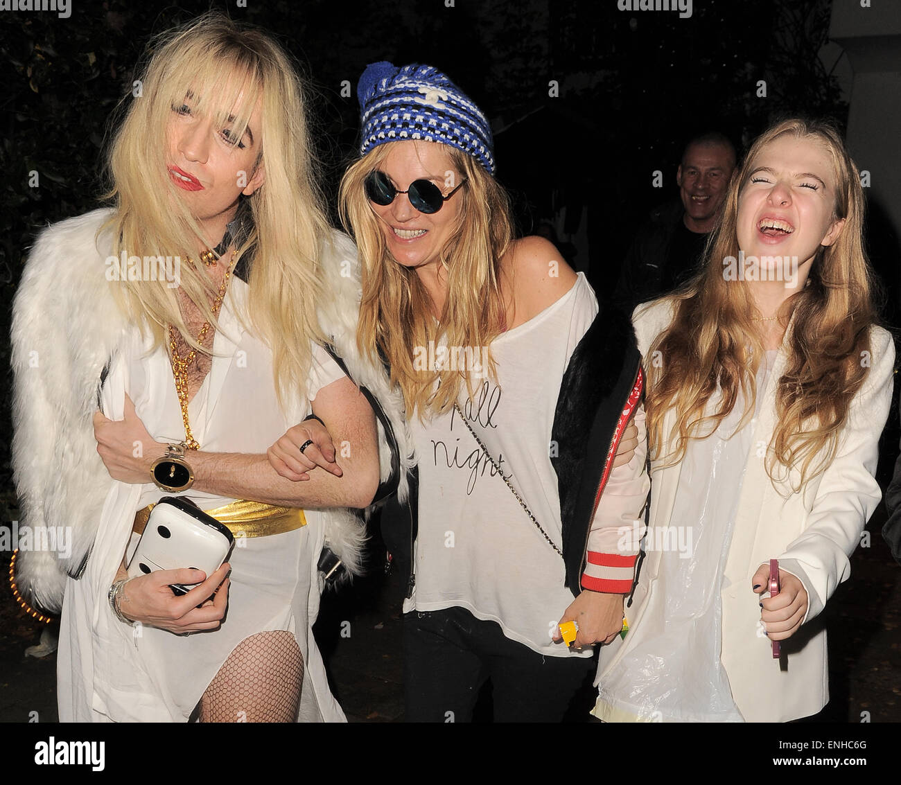 'Jonathan Ross' Halloween party - Arrivi. Kate Moss assiste vestito come compagni di model Cara Delevingne mentre Nick Grimshaw abiti come amico, Rita ora dotata di: Kate Moss,Nick Grimshaw,Lila grazia Moss dove: Londra, Regno Unito quando: 01 Nov 2014 Foto Stock