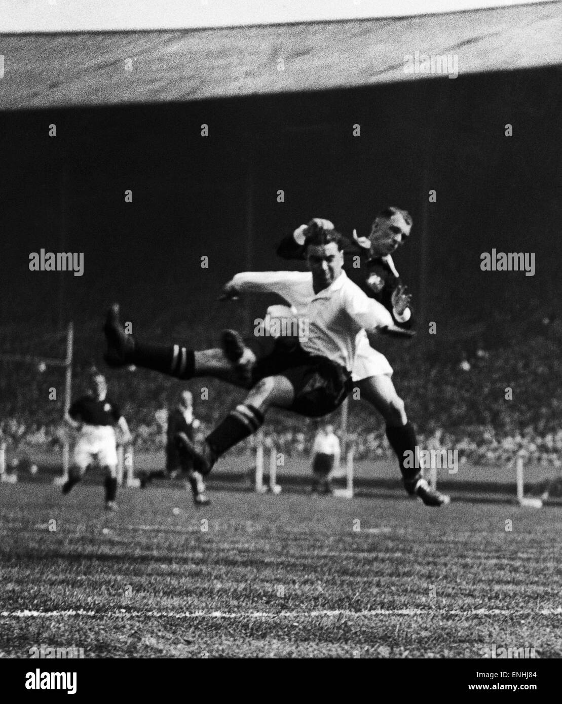 1933 finale di FA Cup a Wembley. Everton 3 v Manchester City 0. Everton il Dixie Dean in azione il 29 aprile 1933. Foto Stock