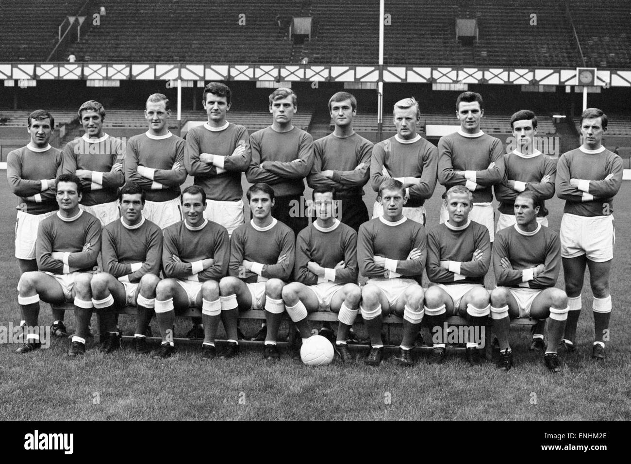 Everton Calcio squad pre stagione fotografia. La fila superiore da sinistra a destra: Johnny Morrissey, Jimmy Harris, marrone sabbia, Brian Labone, Gordon West, Andy Rankin, Jimmy Gabriel, Fred Pickering, Colin Harvey e Jimmy Hill. Riga inferiore: Alex Parker, Alex Scott, Denn Foto Stock