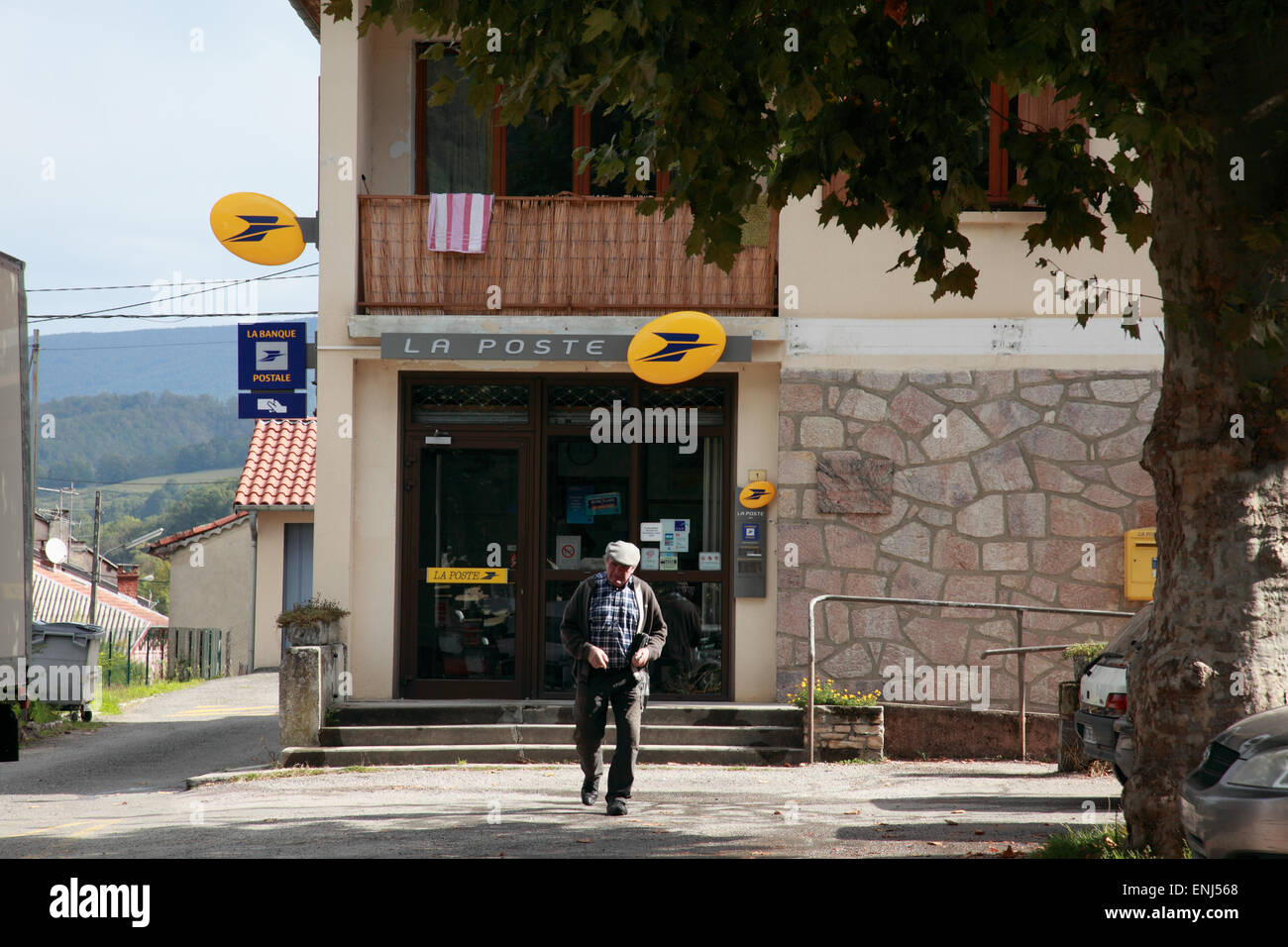 L'ufficio postale e la banca postale in, Seix Ariège, Midi Pirenei, Francia Foto Stock