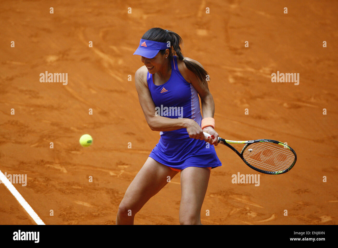 Madrid, Spagna. Il 6 maggio, 2015. 06.05.2015 Madrid, Spagna. Ana Ivanovic in azione contro Carla Suarez alla Mutua Madrid Open, Caja Magica a Madrid il 6 maggio 2015. © Michael Cullen/ZUMA filo/Alamy Live News Foto Stock