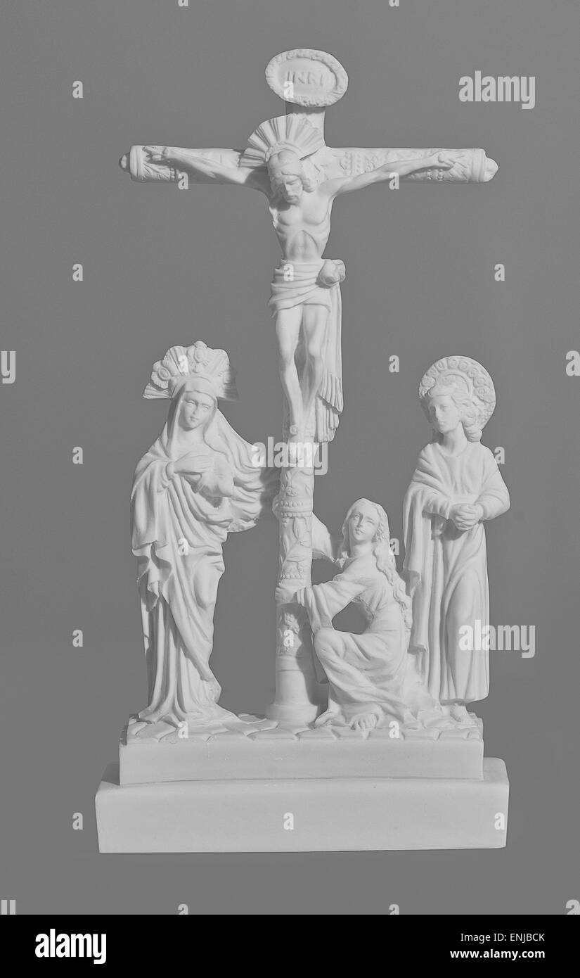 Religiosi scultoreo scena della crocifissione su sfondo grigio Foto Stock