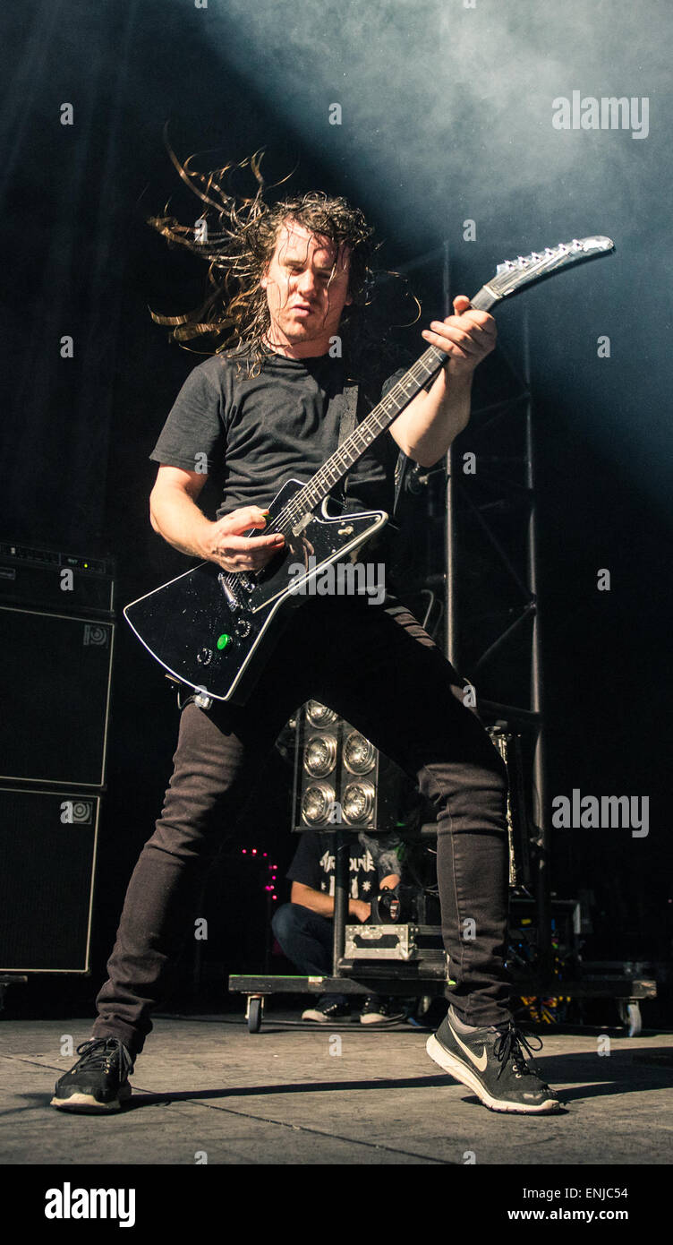 Australian hard rock band Airbourne eseguire al SSE Arena di Wembley come un assolcatore per Pietra Nera ciliegia con: Justin Street,Airbourne dove: Londra, Regno Unito quando: 01 Nov 2014 Foto Stock