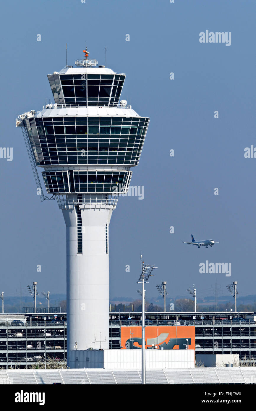 Il controllo del traffico aereo tower, Franz Josef Strauss Aeroporto Internazionale di Monaco di Baviera, Baviera, Germania, Europa. Foto Stock