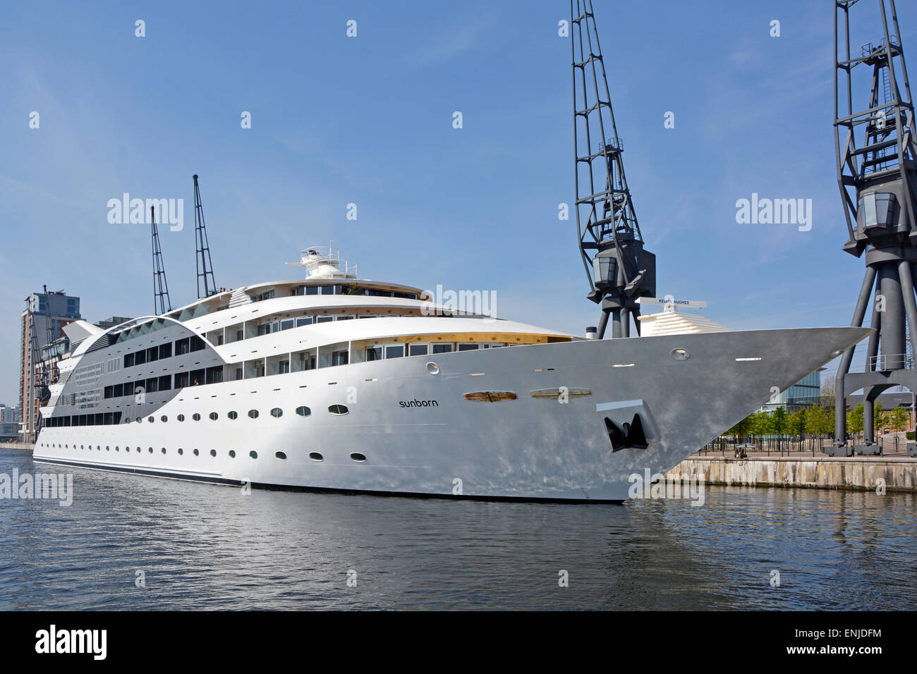 Sunborn hotel galleggiante ormeggiato al Royal Victoria Dock vicino al London Excel exhibition centre Newham East London Docklands Inghilterra REGNO UNITO Foto Stock
