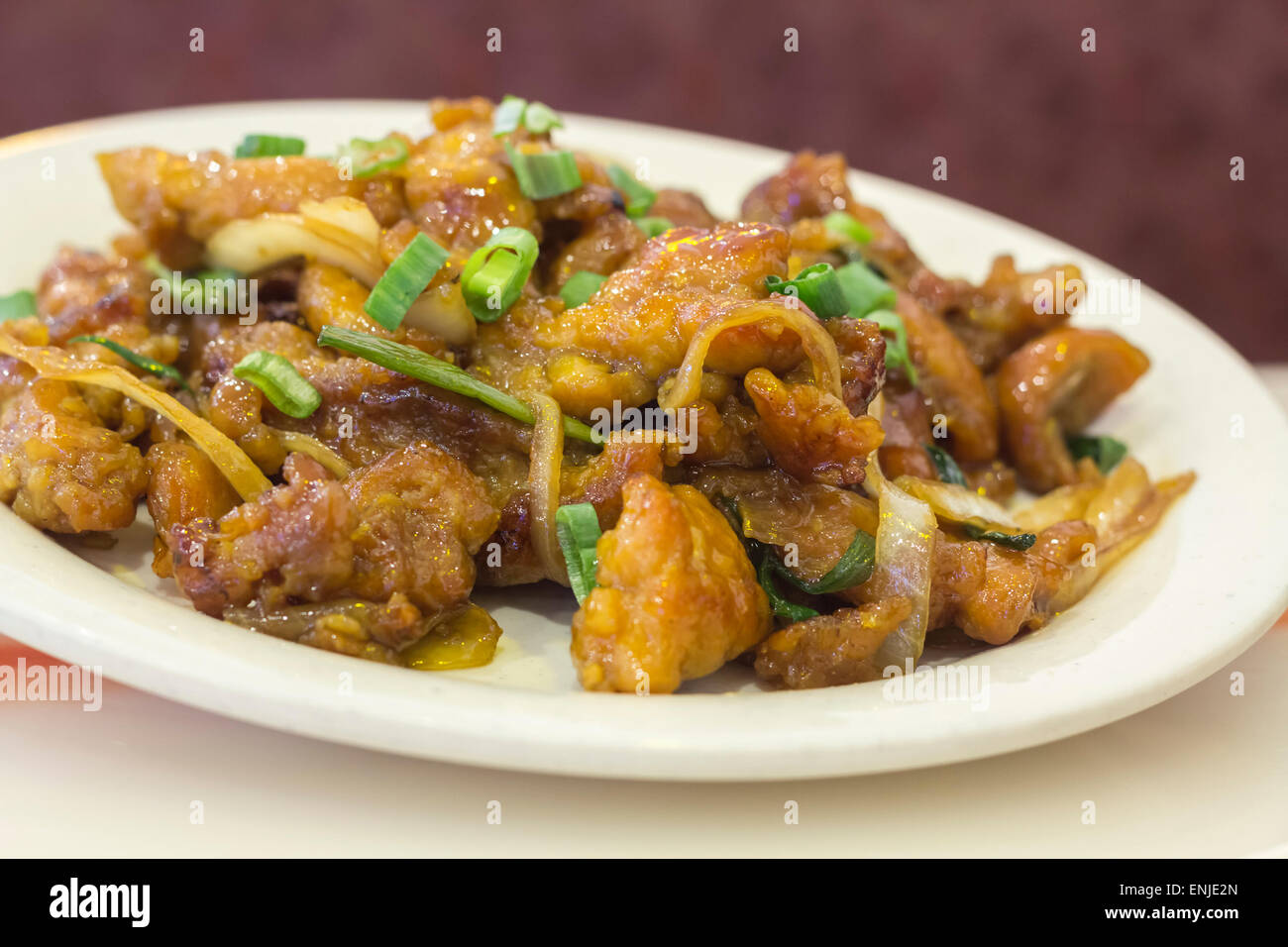Ristoranti ristorante pollo teriyaki con fresco di scalogni brilla con deliziosa la perfezione Foto Stock