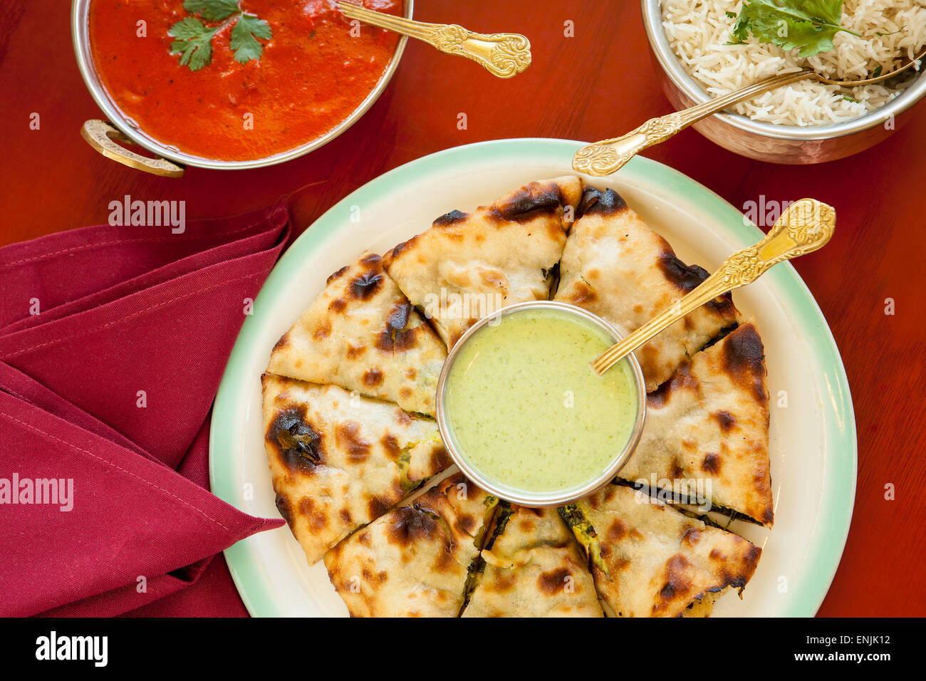 Saag naan con riso rosso e salsa al Cile, Himalaya ristorante, cucina del Nepal, in India e in Tibet, Ventura, California Foto Stock