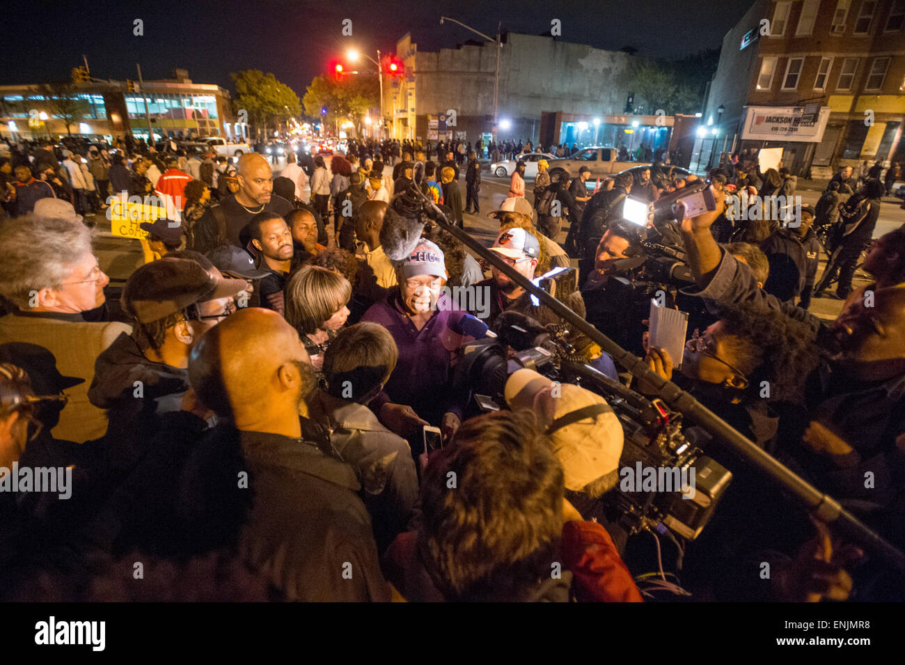Baltimore, Maryland- sost. Elia Cummings e Sen. Catherine Pugh portando i manifestanti a Freddie protesta grigio Foto Stock
