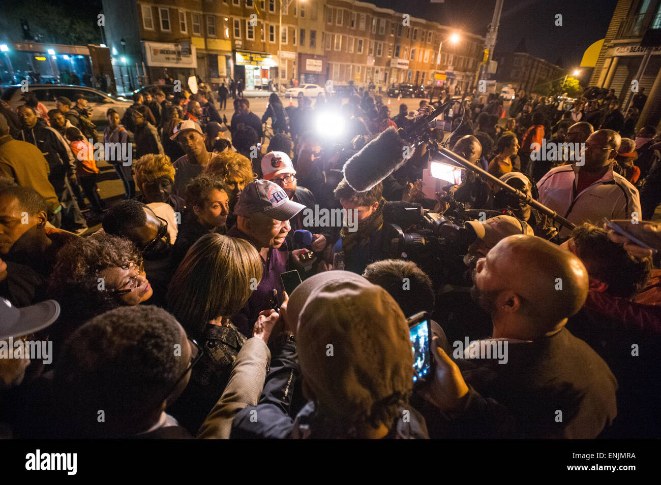 Baltimore, Maryland- sost. Elia Cummings e Sen. Catherine Pugh portando i manifestanti a Freddie protesta grigio Foto Stock