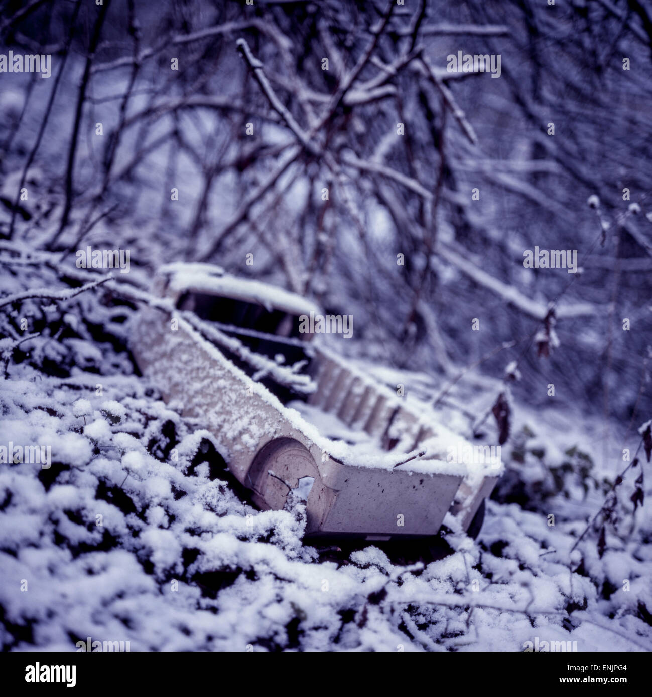 Scartato e decadenti aspirapolvere, neve, Repubblica Ceca Foto Stock