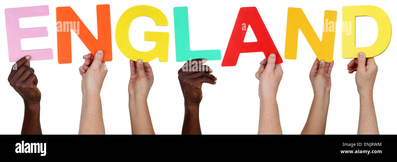 Multi etnico gruppo di persone che sostengono la parola Inghilterra isolato Foto Stock