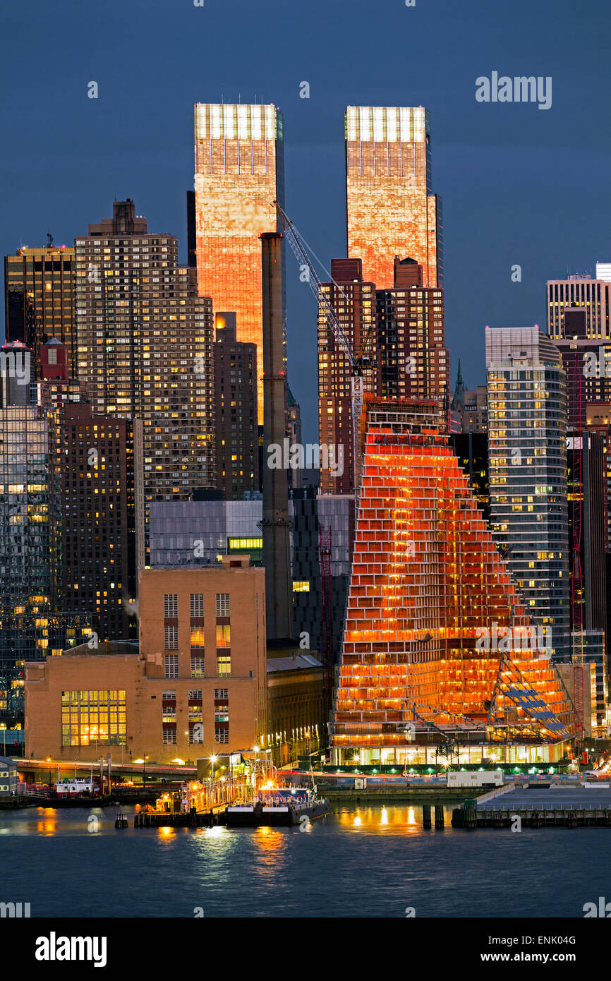 Midtown Manhattan attraverso il fiume Hudson, New York, Stati Uniti d'America, America del Nord Foto Stock
