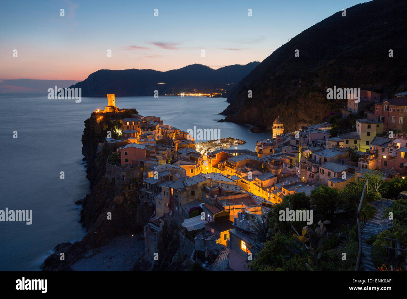 Vernazza in serata, Cinque Terre, Sito Patrimonio Mondiale dell'UNESCO, Liguria, Italia, Europa Foto Stock