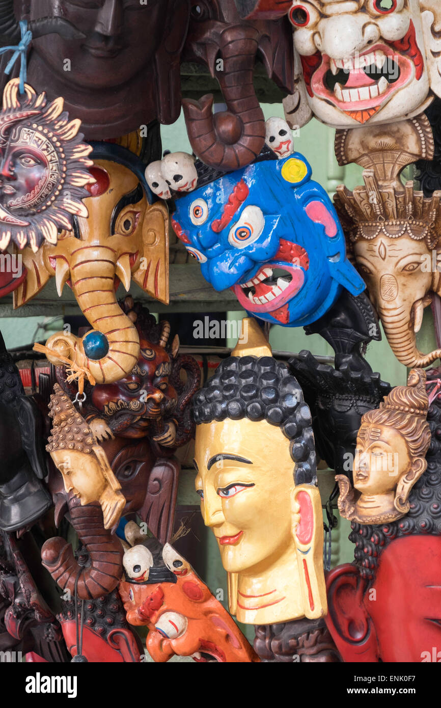 Le maschere in vendita in un negozio a Kathmandu, Nepal, Asia Foto Stock