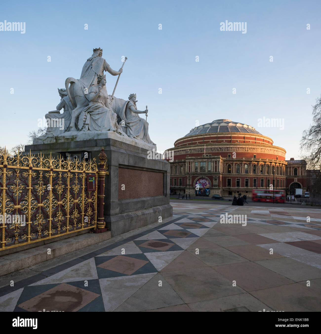 Esterno della Royal Albert Hall da Albert Memorial, Kensington, London, England, Regno Unito, Europa Foto Stock