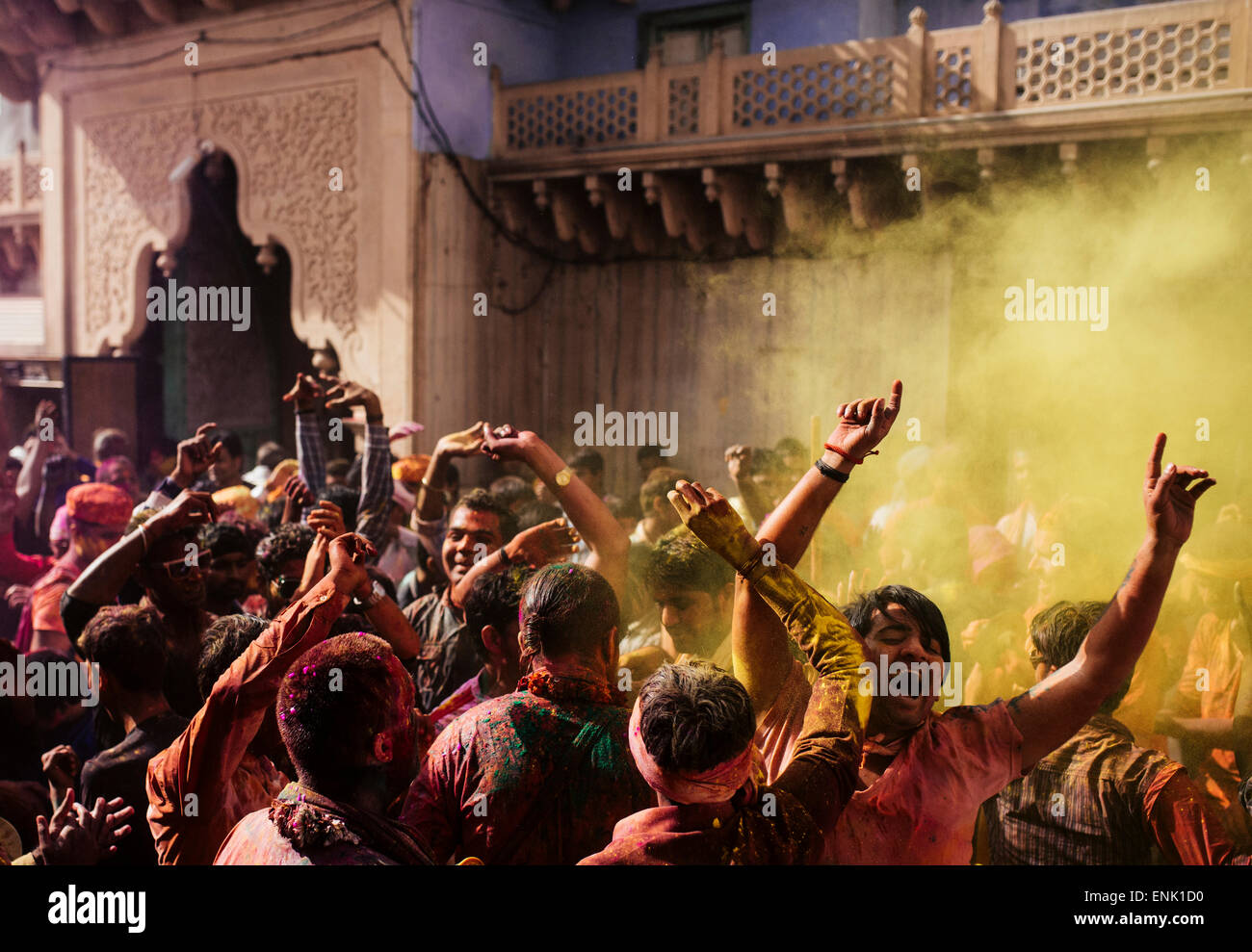 Lathmar Holi celebrazioni in Nand Tempio Rae, Nandagaon, Braj, Uttar Pradesh, India, Asia Foto Stock
