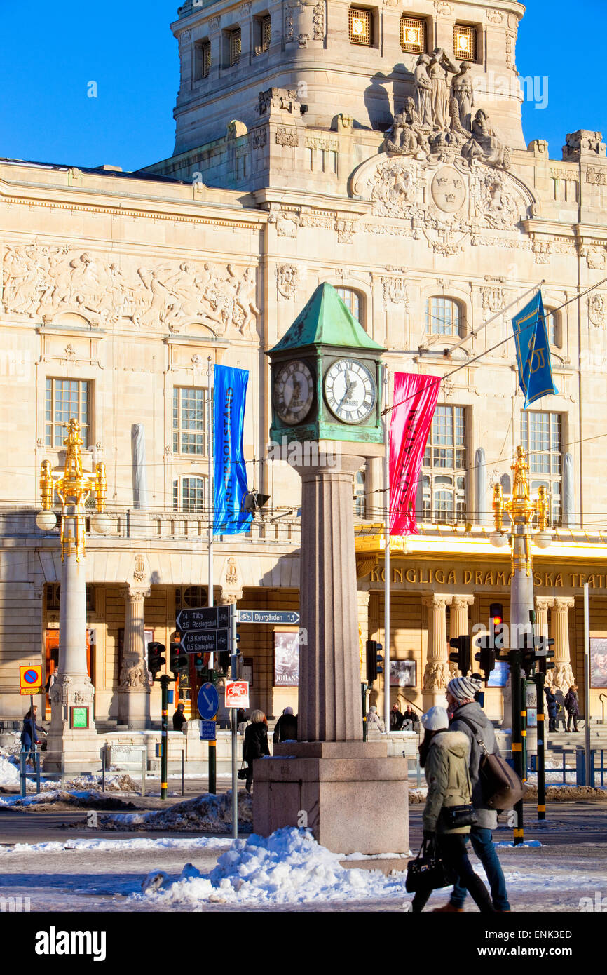 Stoccolma, Svezia - Teatro Drammatico Reale e orologio Thonberg Foto Stock
