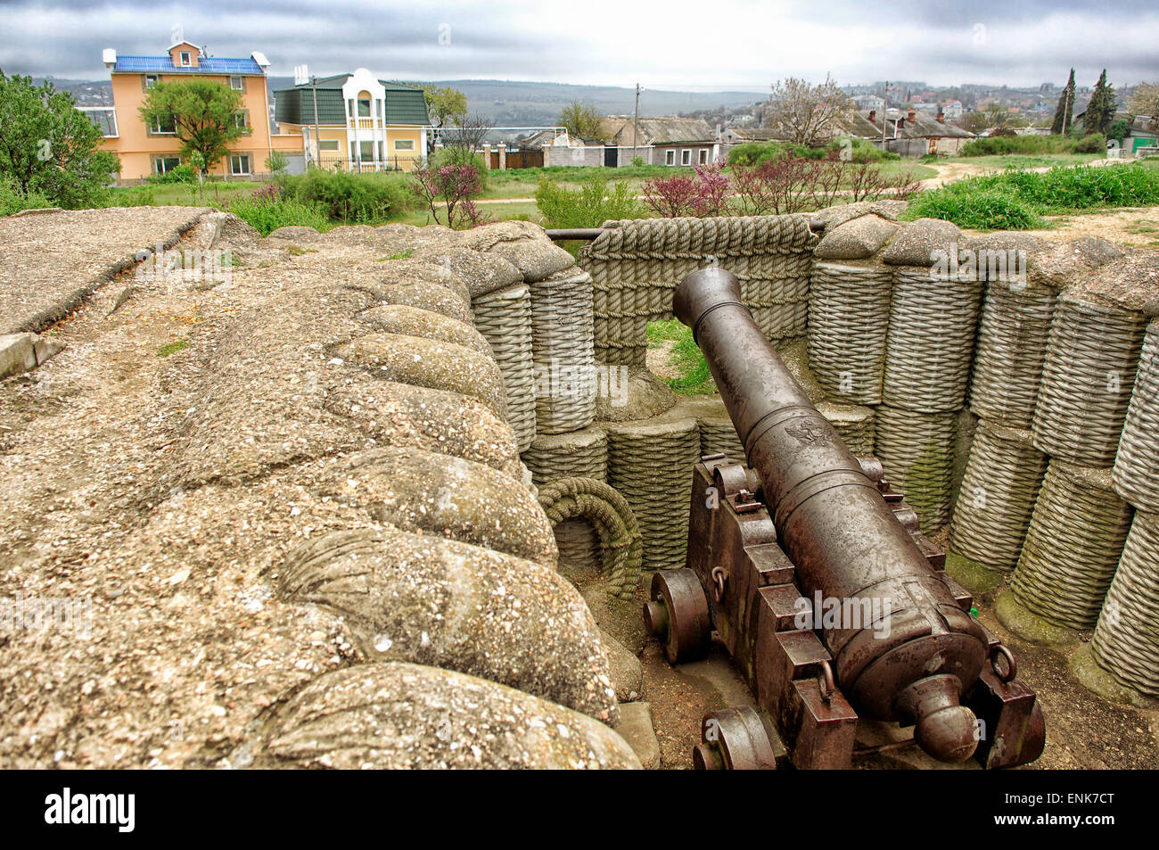 Un monumento per i guerrieri del quarto bastion in Sebastopoli, Russia. Situato nella zona sud-occidentale della penisola della Crimea. Foto Stock
