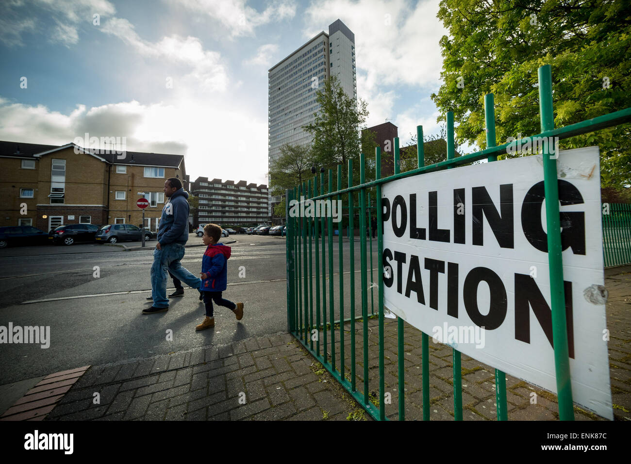 Londra, Regno Unito. Il 7 maggio, 2015. Stazione di polling al Riverside Club dei Giovani sulle elezioni generali 2015 giornata elettorale a Lewisham Deptford Circoscrizione Credito: Guy Corbishley/Alamy Live News Foto Stock