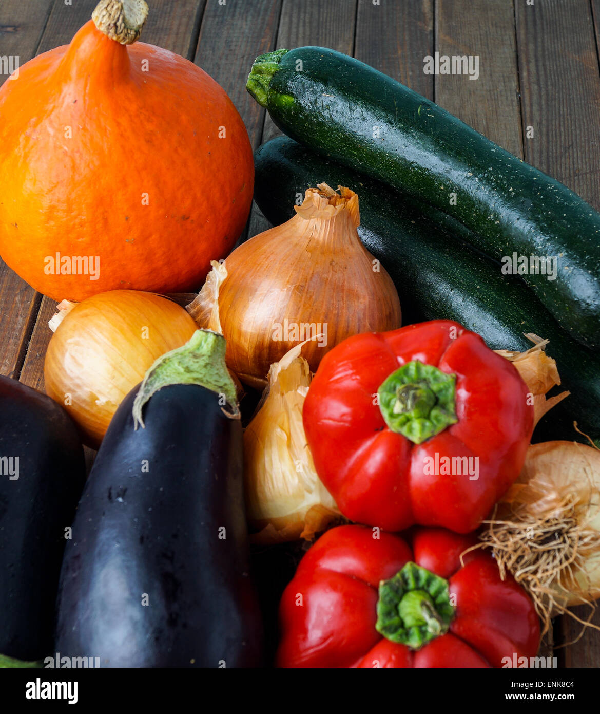 Sacco di colorfull caduta vegetali. Sana e deliziosa Foto Stock