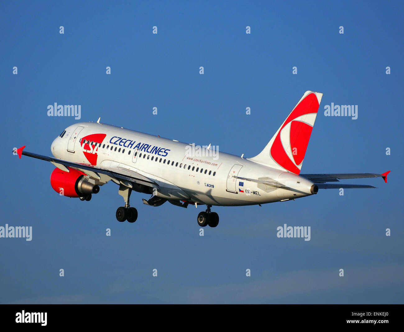 OK-MEL Czech Airlines (CSA) Airbus A319-112 - cn 3094 decollo da Polderbaan, Schiphol (AMS - EHAM) al tramonto, Foto Stock