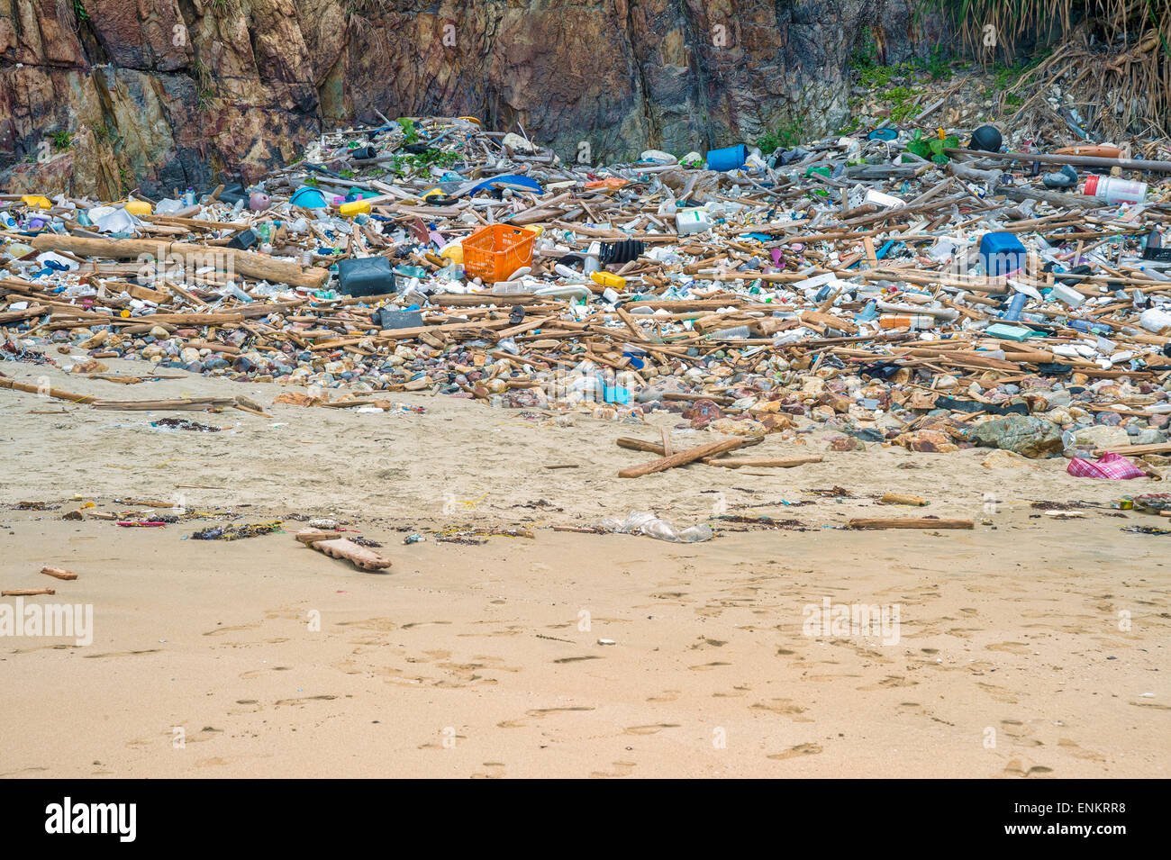 Rifiuti su una spiaggia, in Hong-kong Foto Stock