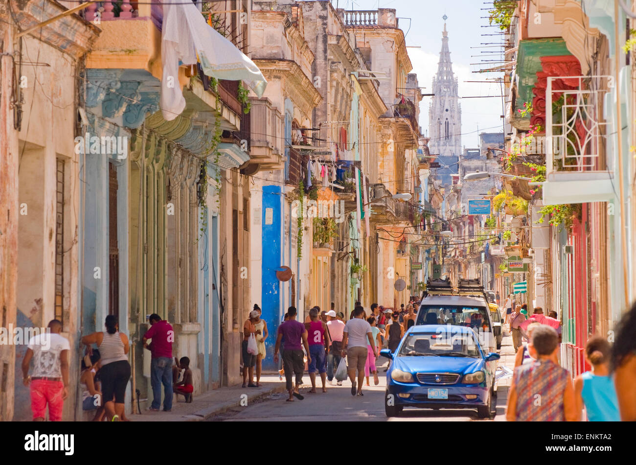 Una tipica scena di strada a l'Avana, Cuba Foto Stock