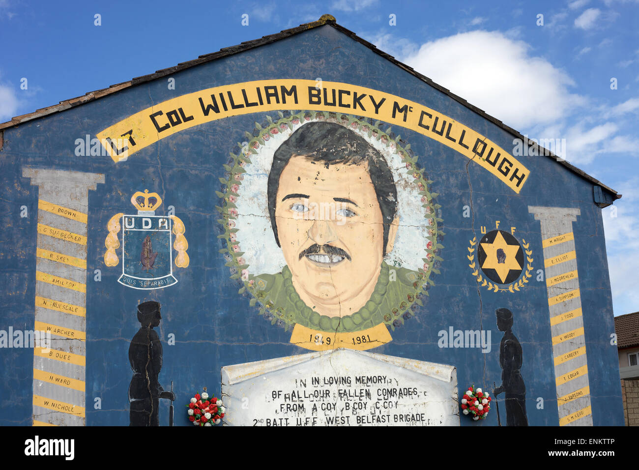 Murale politico su una casa a Belfast. Foto Stock