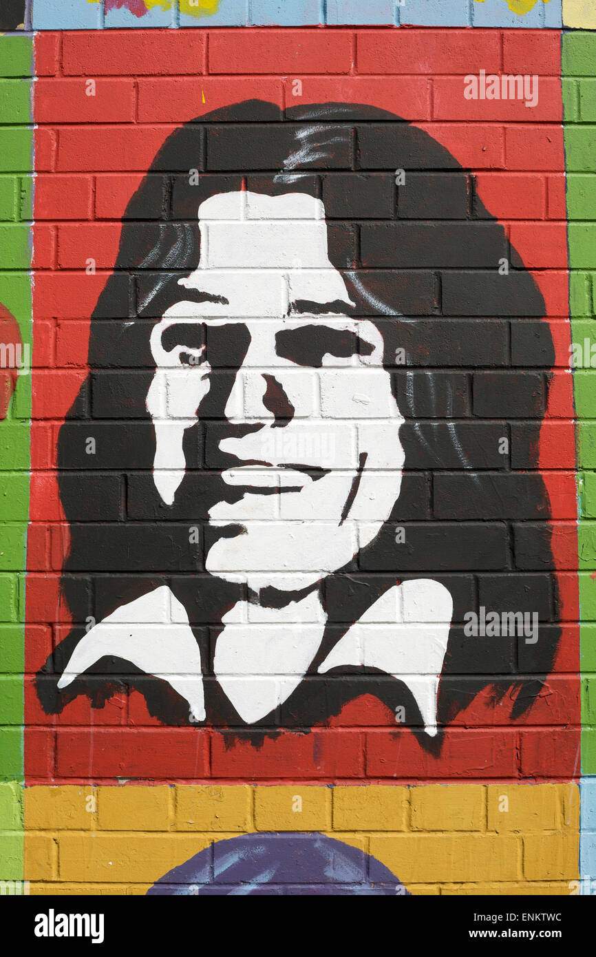 Una immagine di Booby Sands dipinta su un muro di Falls Road a Belfast, Irlanda del Nord Foto Stock