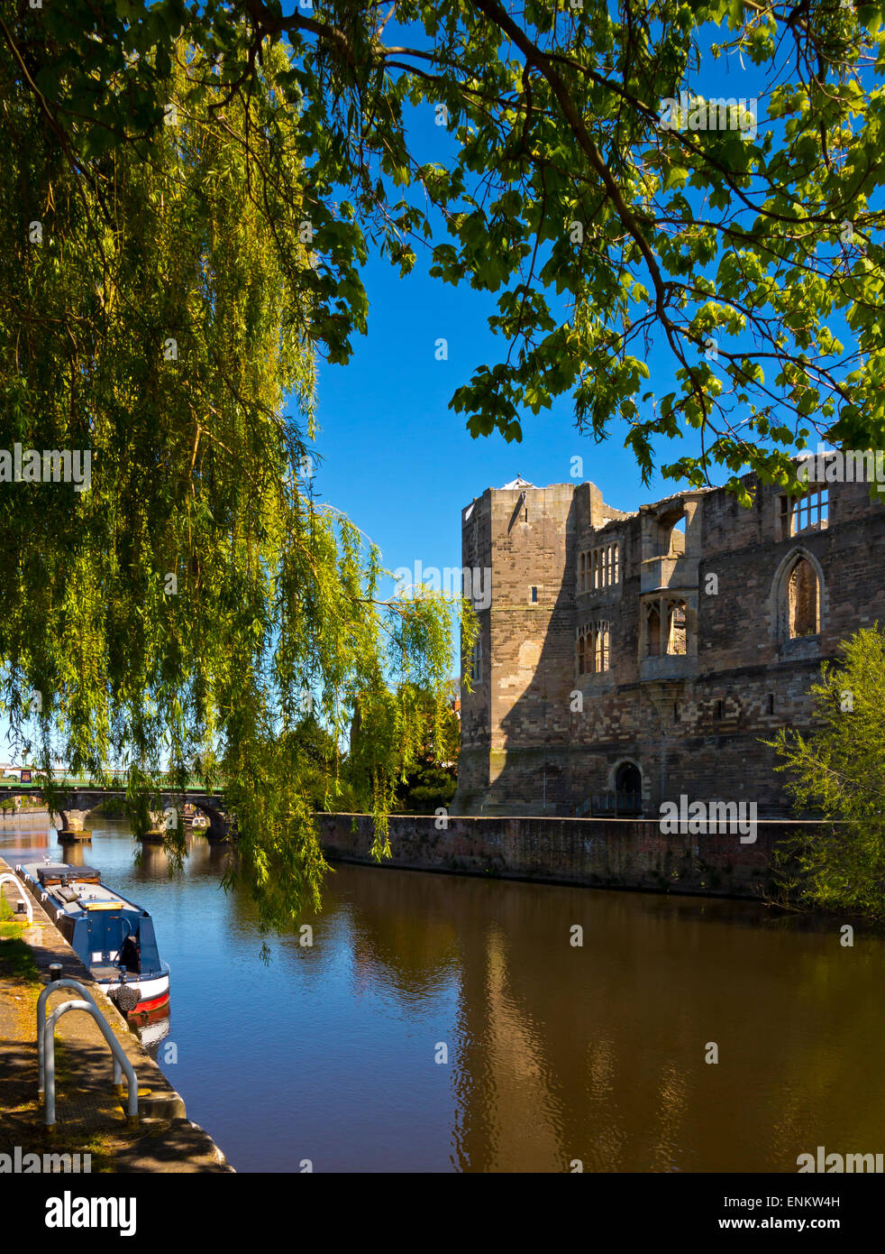 Le rovine del castello di Newark in Newark on Trent NOTTINGHAMSHIRE REGNO UNITO Inghilterra costruita a metà del XII secolo e restaurato nel XIX secolo Foto Stock