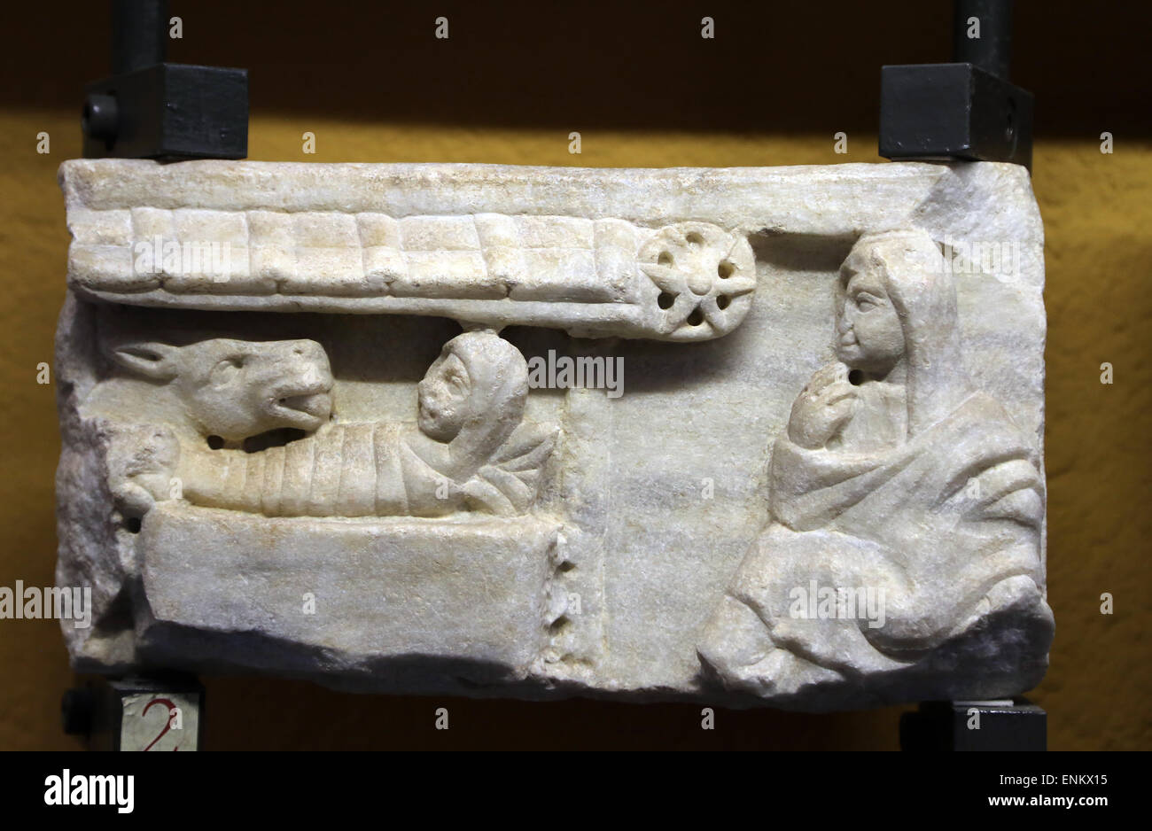 Inizio arte cristiana. Periodo romano. Frammenti di coperchi di sarcofago e fronti. 4° C. Annuncio. Natività. Provenienza ignota. Foto Stock
