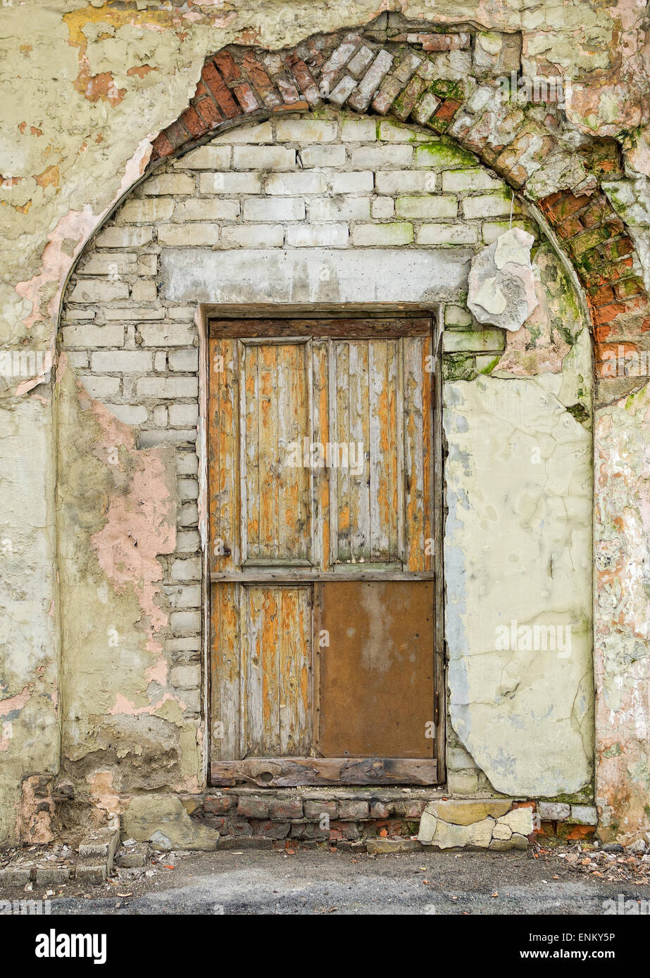 Vecchio dettagli architettonici - porta e ingresso ad arco Foto Stock