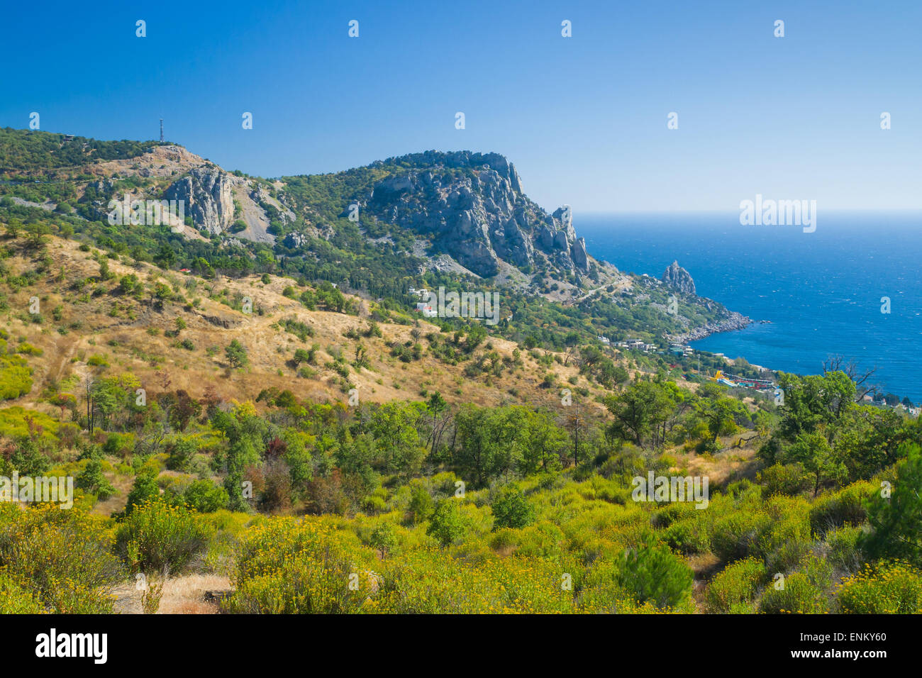 Vista sulla montagna di gatto e il Blue Bay area vicino Simeiz town, Mar Nero a riva, Crimea, Ucraina. Foto Stock