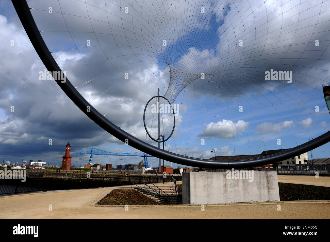 Middlesbrough Teeside UK - Temenos scultura di Anish Kapoor e Cecil Balmond, sorge quasi 50 metri di altezza Foto Stock