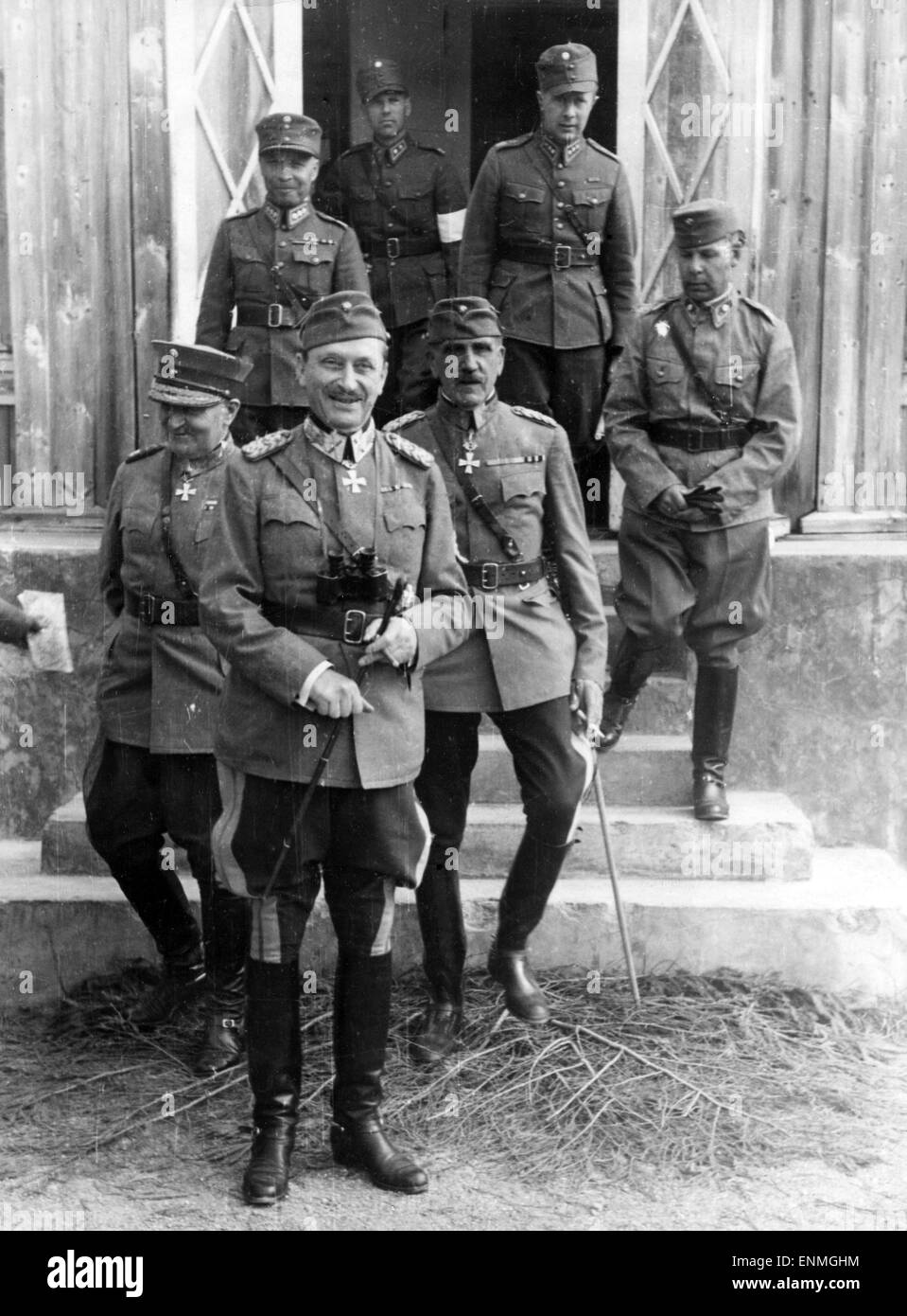 CARL MANNERHEIM (1867-1951) finlandese leader militare con il suo staff di 1940 Foto Stock
