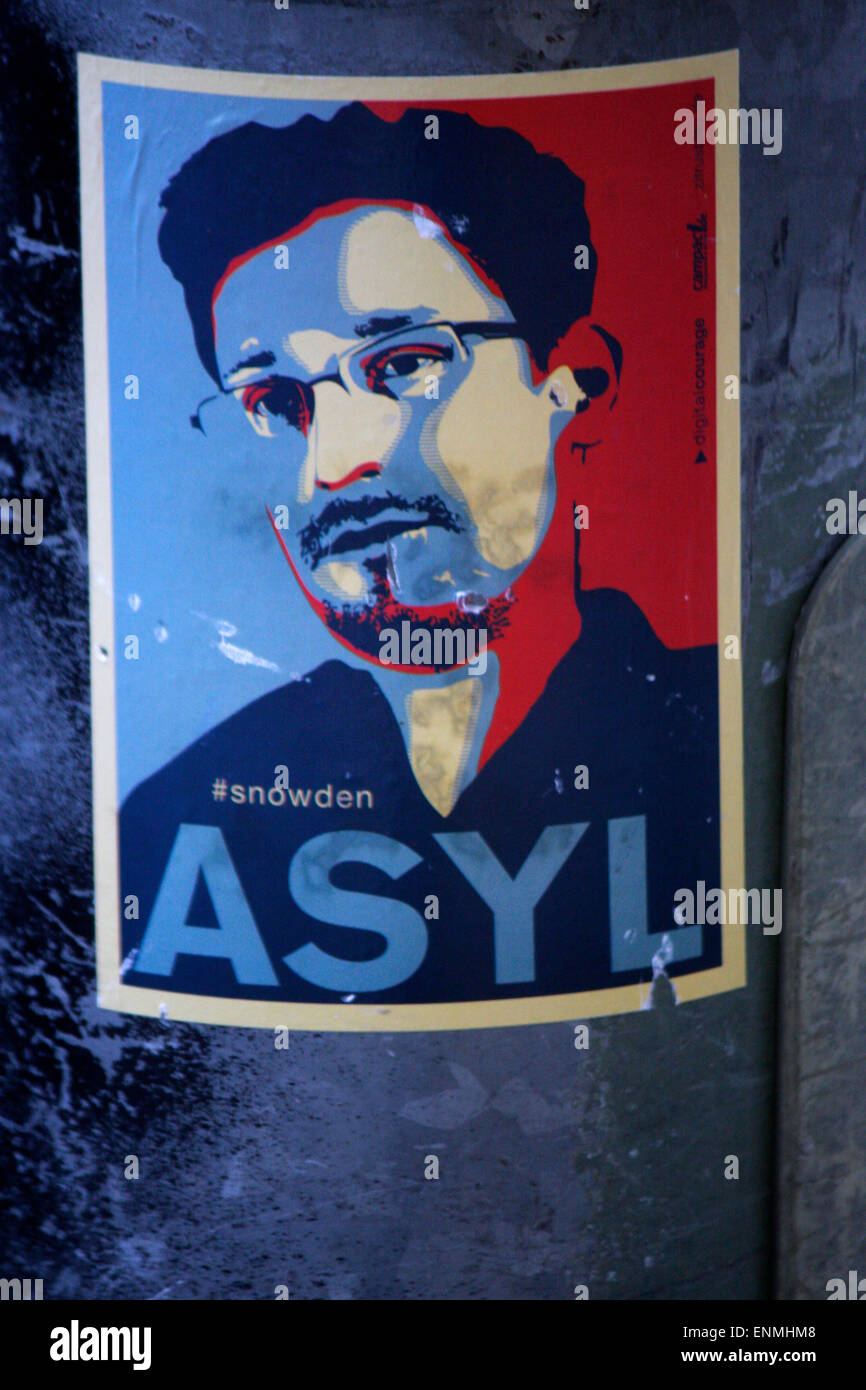 Aufkleber mit dem Portrait von Edward Snoden und dem slogan 'Asyl, 5. Juni 2014, Berlino. Foto Stock