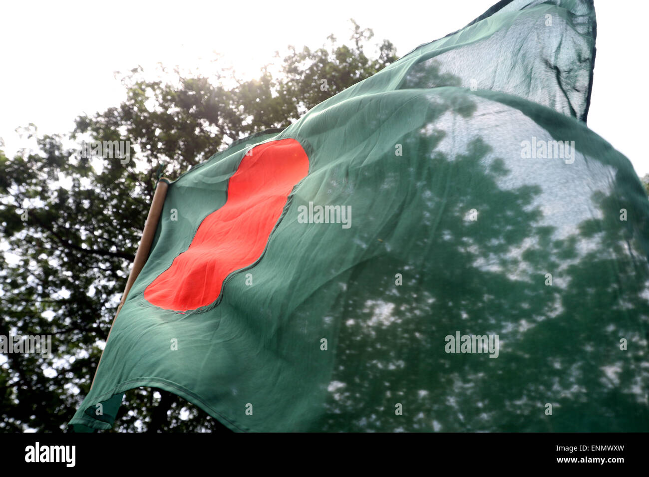 Dacca in Bangladesh. 8 Maggio, 2015. Indumenti nazionale del Lavoratore Federazione dimostrare davanti al National Press Club il venerdì che richiedono speciali dotazioni per loro nel bilancio nazionale. Foto Stock