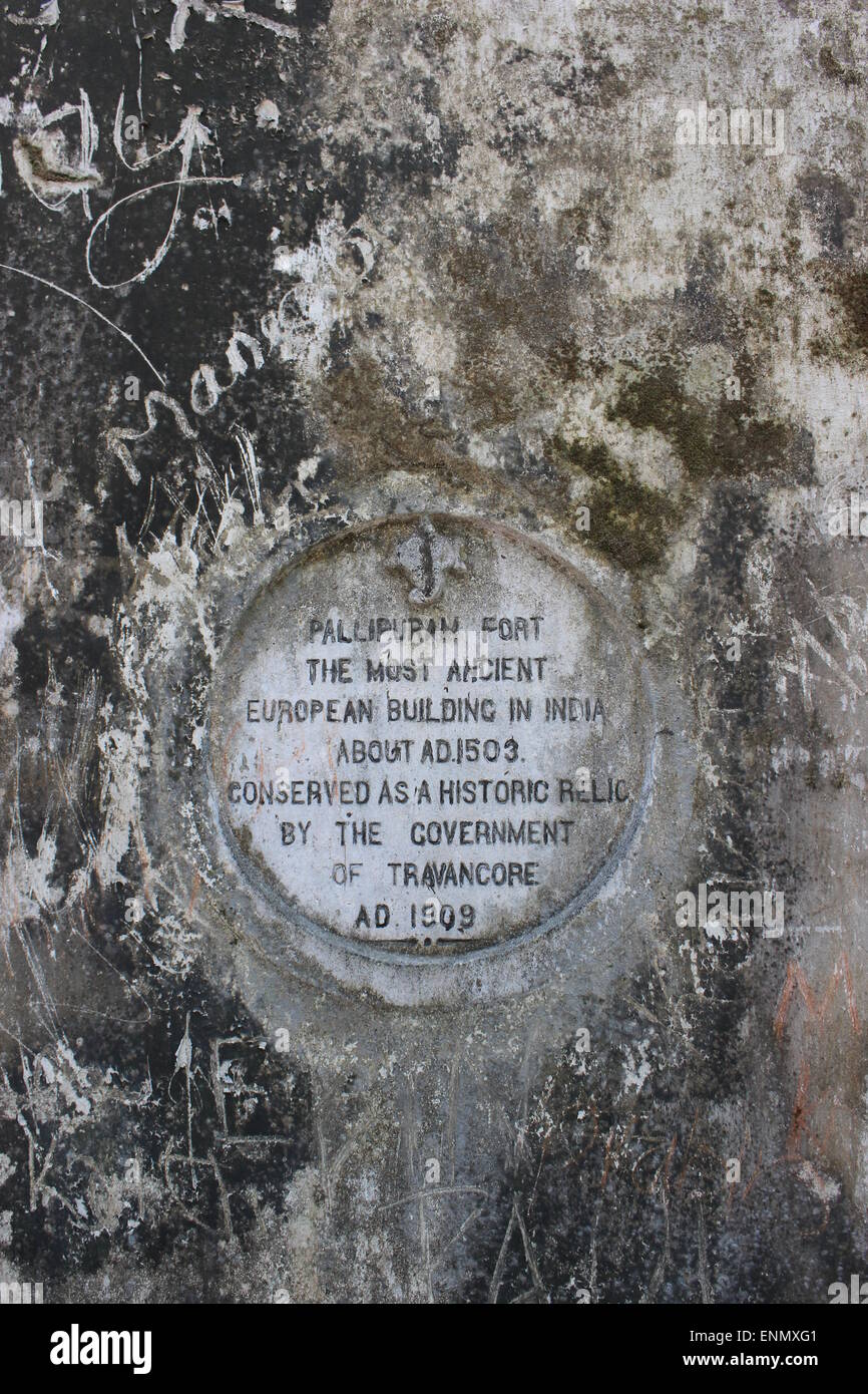Placca su Pallippuram Forte Portoghese Vypeen sull isola. Più antico monumento europeo in India Foto Stock