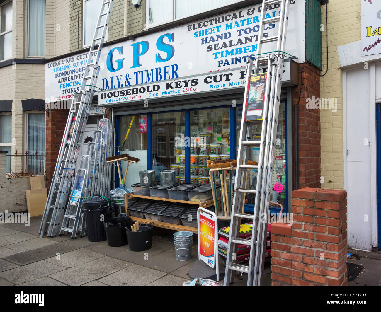 Un Do It Yourself DIY shop small business in città. Foto Stock