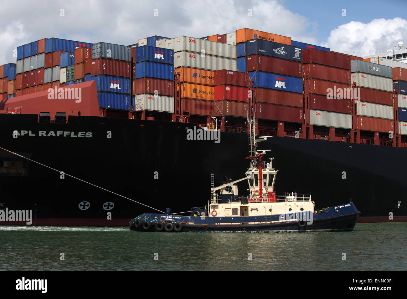Nave portacontainer APL Raffles raffigurato in Southampton Docks contenitore porta Foto Stock