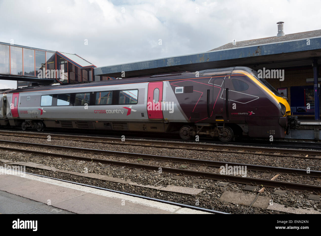 Regno Unito, Inghilterra, Oxford. I passeggeri che arrivano in treno alla stazione di Oxford. Foto Stock