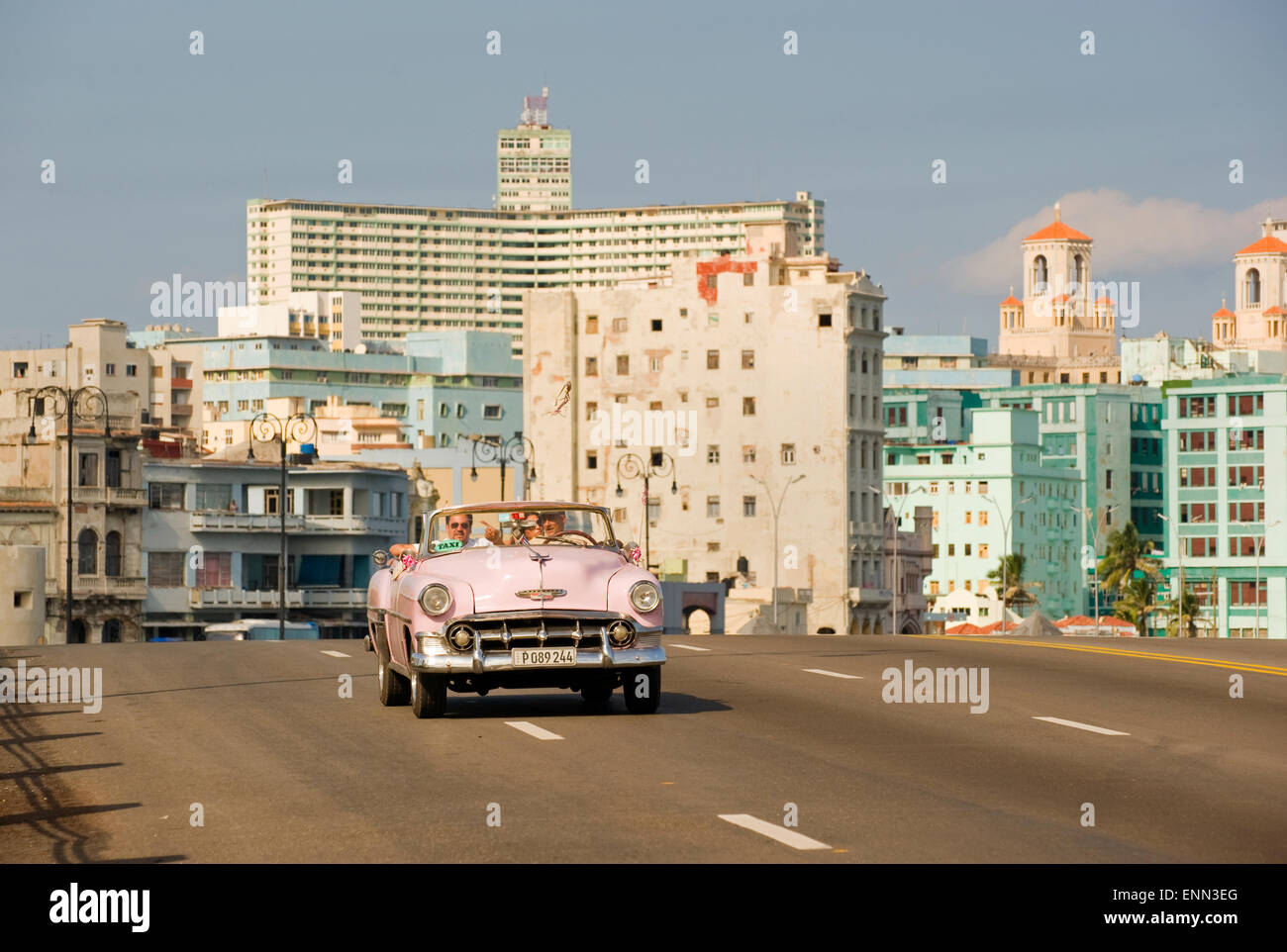 Una vecchia vettura americana, ora utilizzato come un taxi, a l'Avana, Cuba Foto Stock