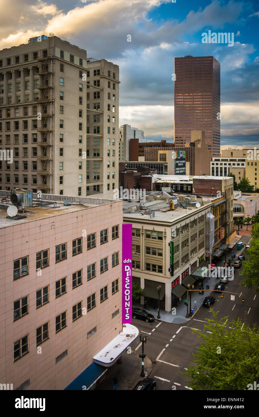 Vista della 4° Avenue, a Portland, Oregon. Foto Stock