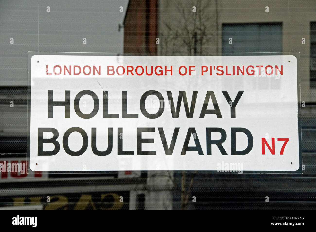 Holloway Boulevard N7 sign in vetrina, London Borough di Islington, Londra Inghilterra Gran Bretagna REGNO UNITO Foto Stock