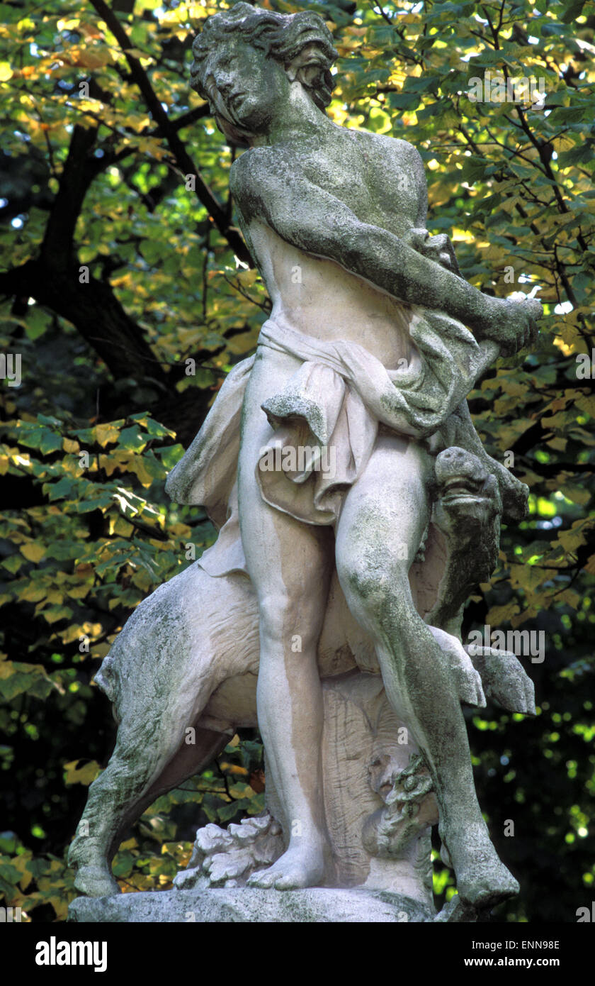 BEL, il Belgio, Bruxelles, statua presso il parco municipale. BEL, Belgien, Bruessel, statua im Stadtpark. Foto Stock